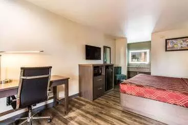 Отель Econo Lodge  Inn & Suites
