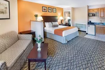 Hotel Howard Johnson By Wyndham Lenox