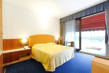 בית מלון כפרי La Rondinaia in Eurocongressi