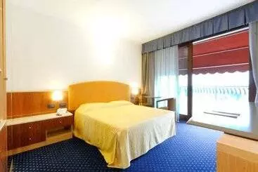 Отель La Rondinaia in Eurocongressi