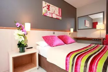 فندق The Originals Boutique, Hôtel Les Strélitzias, Antibes Juan Les Pins