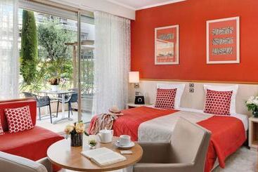 Hotel The Originals Boutique, Hôtel Les Strélitzias, Antibes Juan Les Pins