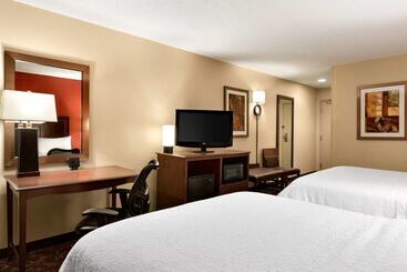 هتل Hampton Inn Houstonwillowbrook Mall