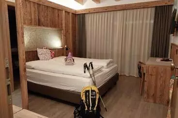 ホテル Ortles Dolomiti Walking & Spa