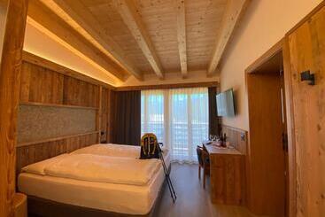 فندق Ortles Dolomiti Walking & Spa