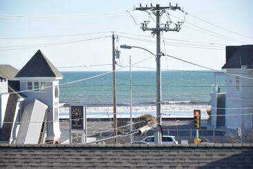 Otel Rhea's Inn By The Sea