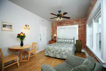Venice Beach Suites & Hotel