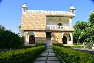 Man Singh Hotel And Resorts