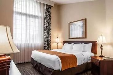 Отель Comfort Suites