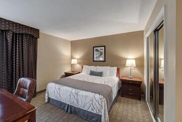 Eastland Suites Extended Stay Hotel & Conference Center Urbana