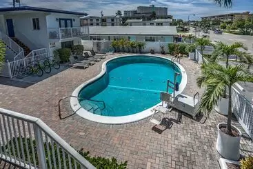 Motel Blue Strawberry By The Sea