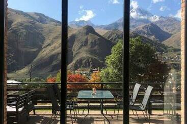 هتل Hilltop Kazbegi