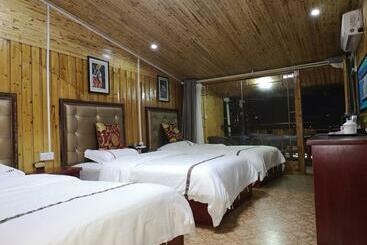 Pensjonat Jiuqi Guest House