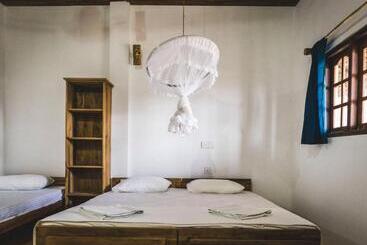 هتل Surfpoint Sri Lanka Kite Village