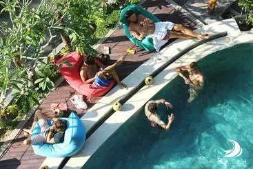 ペンション Matra Bali Surf Camp