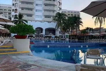 Hotelli Enna Inn Ixtapa Habitación Vista Al Mar