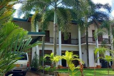 Bed and Breakfast Elephant Reach Villa Pinnawala