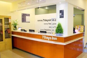 בית מלון כפרי 7days Inn Wuhan Science And Engineer University Luo Shi Road