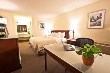 Garden Hotel And Conference Center