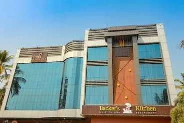 Hotel Capital O 29700 Le Moshe Inn