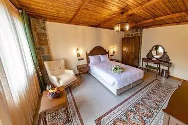Foleya Mountain Resort Hotel & Villas