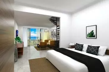 Hotelli Bukit Pool Suites