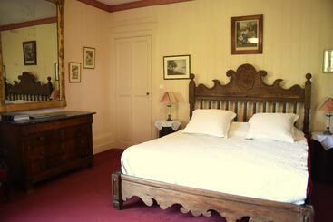 פנסיון Château De Varambon