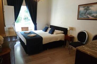 민박 Château De L Aviette