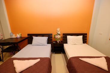 Hotel Amornrat Place