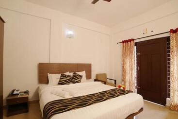 בית מלון כפרי Pine Tree Munnar