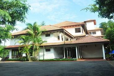 Hotel River Banks Madaparambil Resort