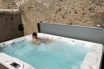 بنسيون Le Prieure D'orchaise