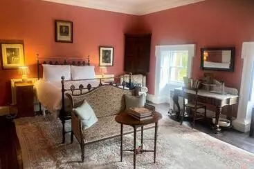 Mökkimajoitus Roundwood House