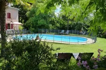 Majatalo Chambres D Hotes Au Val Dormant