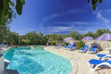 Hotel Olive Garden Camp Resort