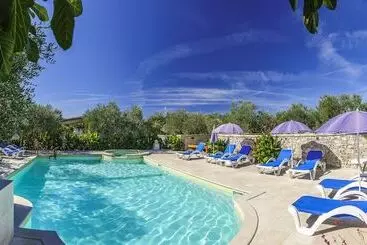 ホテル Olive Garden Camp Resort