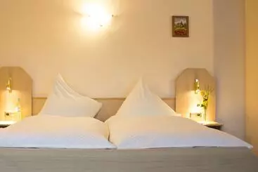 Hotelli Zur Neroburg