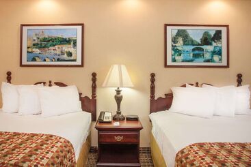 فندق Howard Johnson By Wyndham Jackson