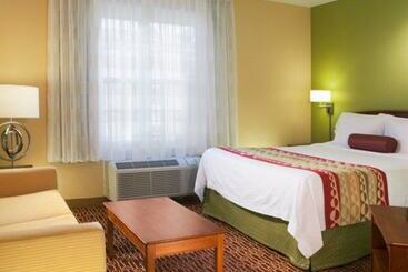 Hotel Residences At Tewksbury