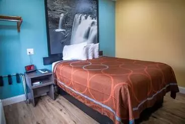 هتل Super 8 By Wyndham Mountain Home