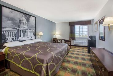 فندق على الطريق Super 8 By Wyndham Sweet Springs