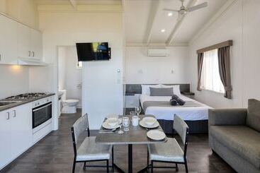 בית מלון כפרי Lake Boga Caravan Park