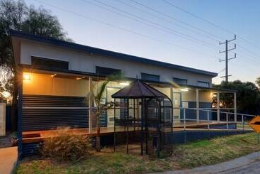 Otel Lake Boga Caravan Park