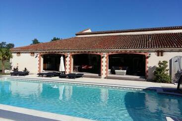 ペンション La Minaudière