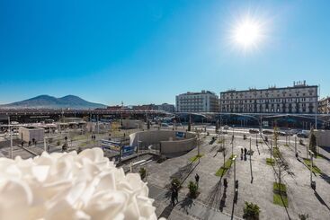 هتل Bella Napoli Suites