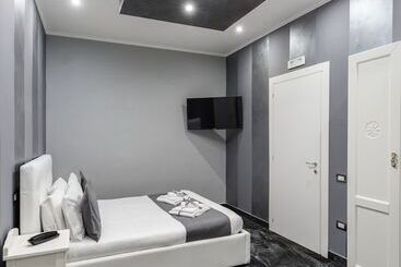 هتل Bella Napoli Suites