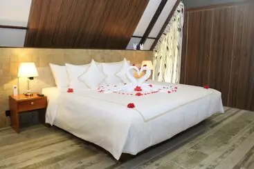 Hotel Liyya Water Villas