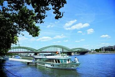 Crossgates Hotelship Altstadt   Köln