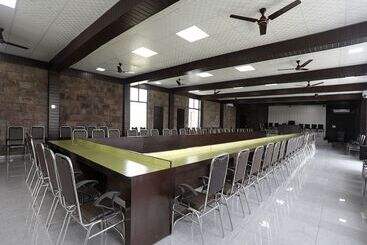 Hotell Oyo 14631 Madhuban Resort