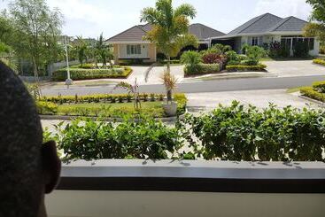 کلبه Ocho Rios Villa At Coolshade Iv